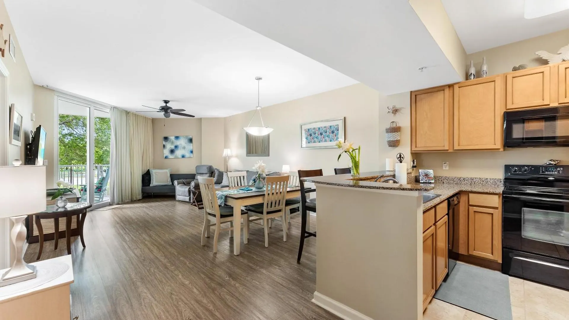 5 Star Resort 2Br 2 Bath King Suite Shuttle Pools Across From Beach 2208 Destin United States